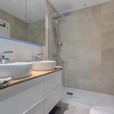 2 Bed-rooms With A View Apartment