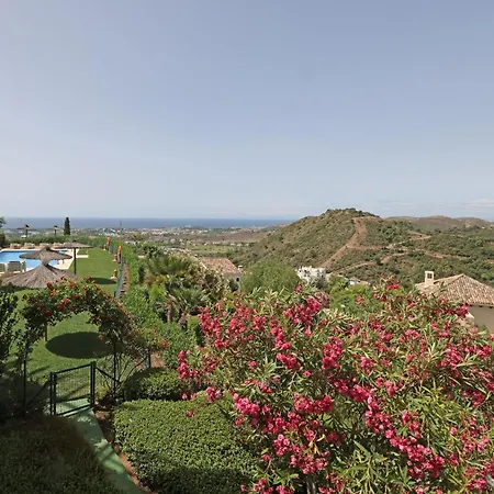 2 Bed-rooms With A View Apartment *